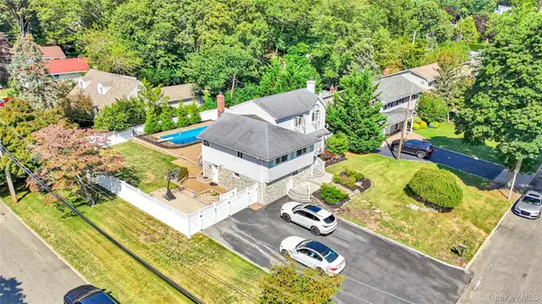 2 Amherst Lane, Smithtown, NY 11787