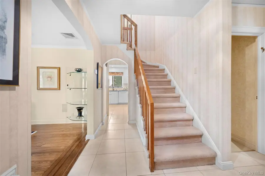 23 Parkside Drive, Great Neck, NY 11021 - Image #3