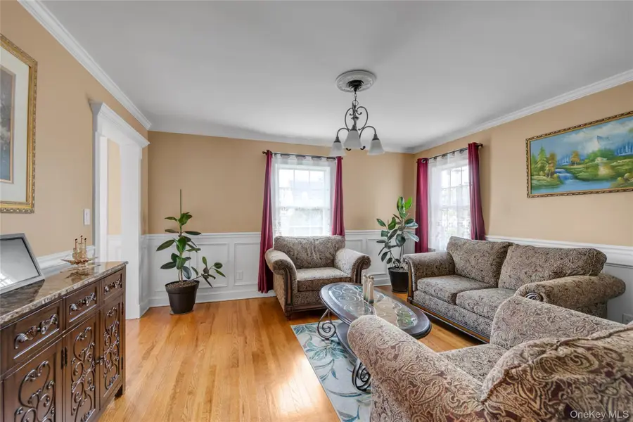 10 Field Avenue, Hicksville, NY 11801 - Image #2