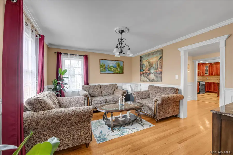 10 Field Avenue, Hicksville, NY 11801 - Image #3