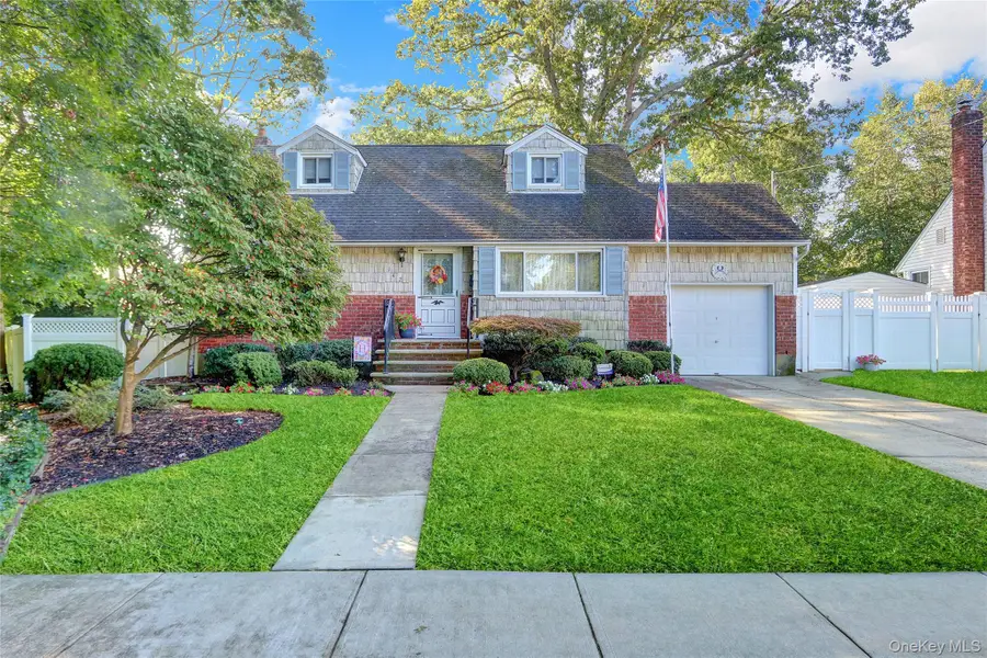 142 N Chestnut Street, Massapequa, NY 11758 - Image #2