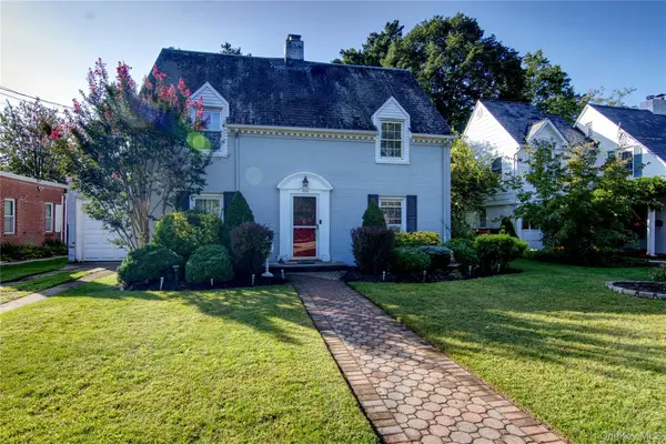 700 W Carl Avenue, Baldwin, NY 11510