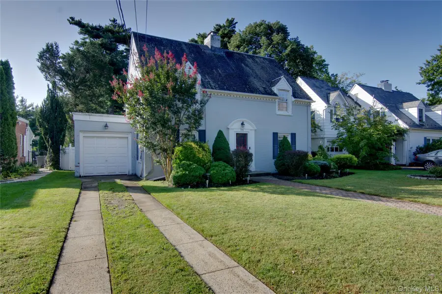 700 W Carl Avenue, Baldwin, NY 11510 - Image #2