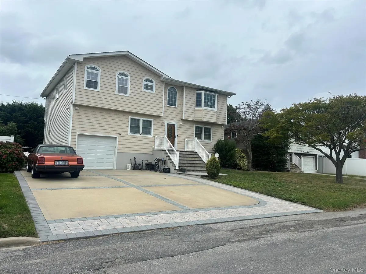 311 Riviera Parkway, Lindenhurst, NY 11757 - #1