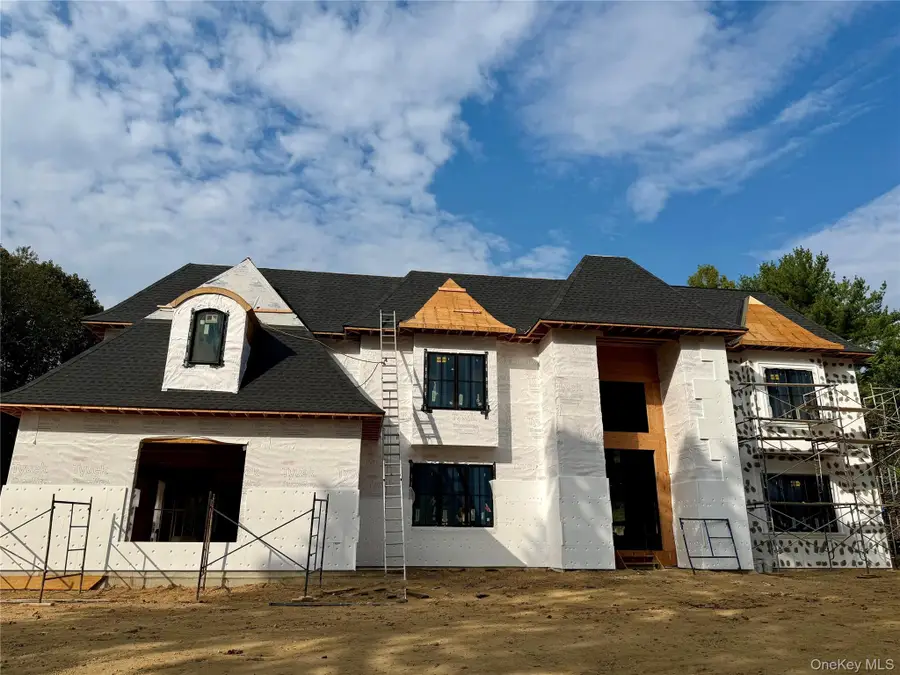 4 Highfield Drive, Dix Hills, NY 11746 - Image #2