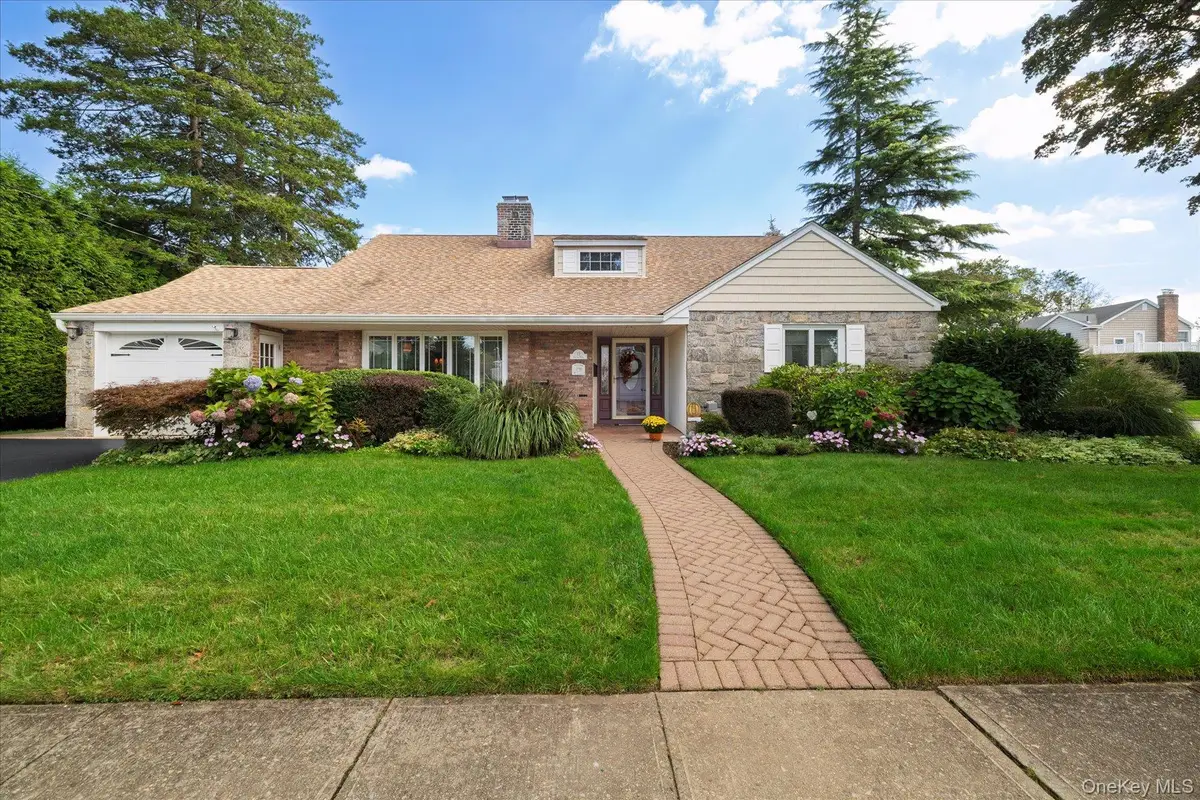 15 Baylis Rd Baylis Road, Rockville Centre, NY 11570 - Image #1