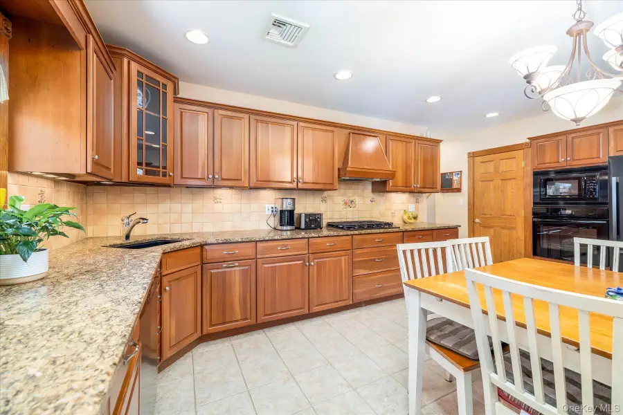 15 Baylis Rd Baylis Road, Rockville Centre, NY 11570 - Image #3