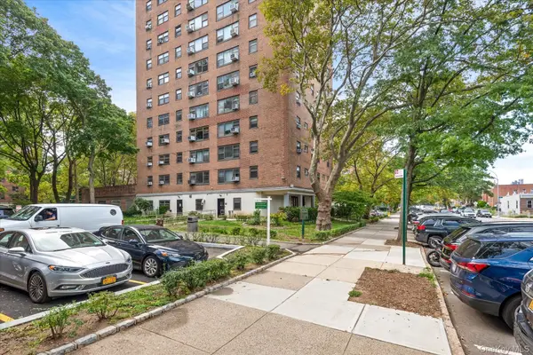 21-50 33rd Road #2D, Astoria, NY 11106