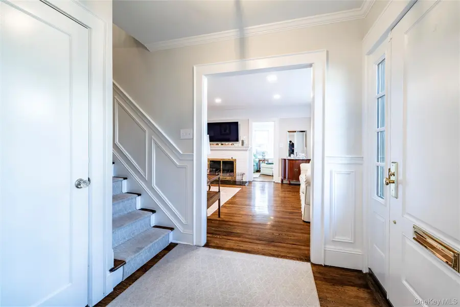 18 Midwood Road, Rockville Centre, NY 11570 - Image #2