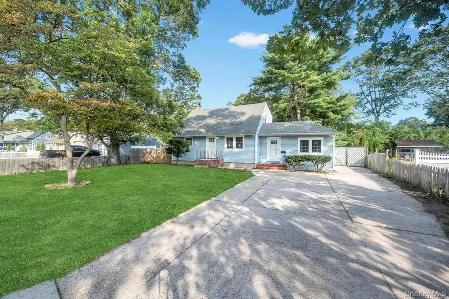 815 Udall Road, West Islip, NY 11795 - Image #2