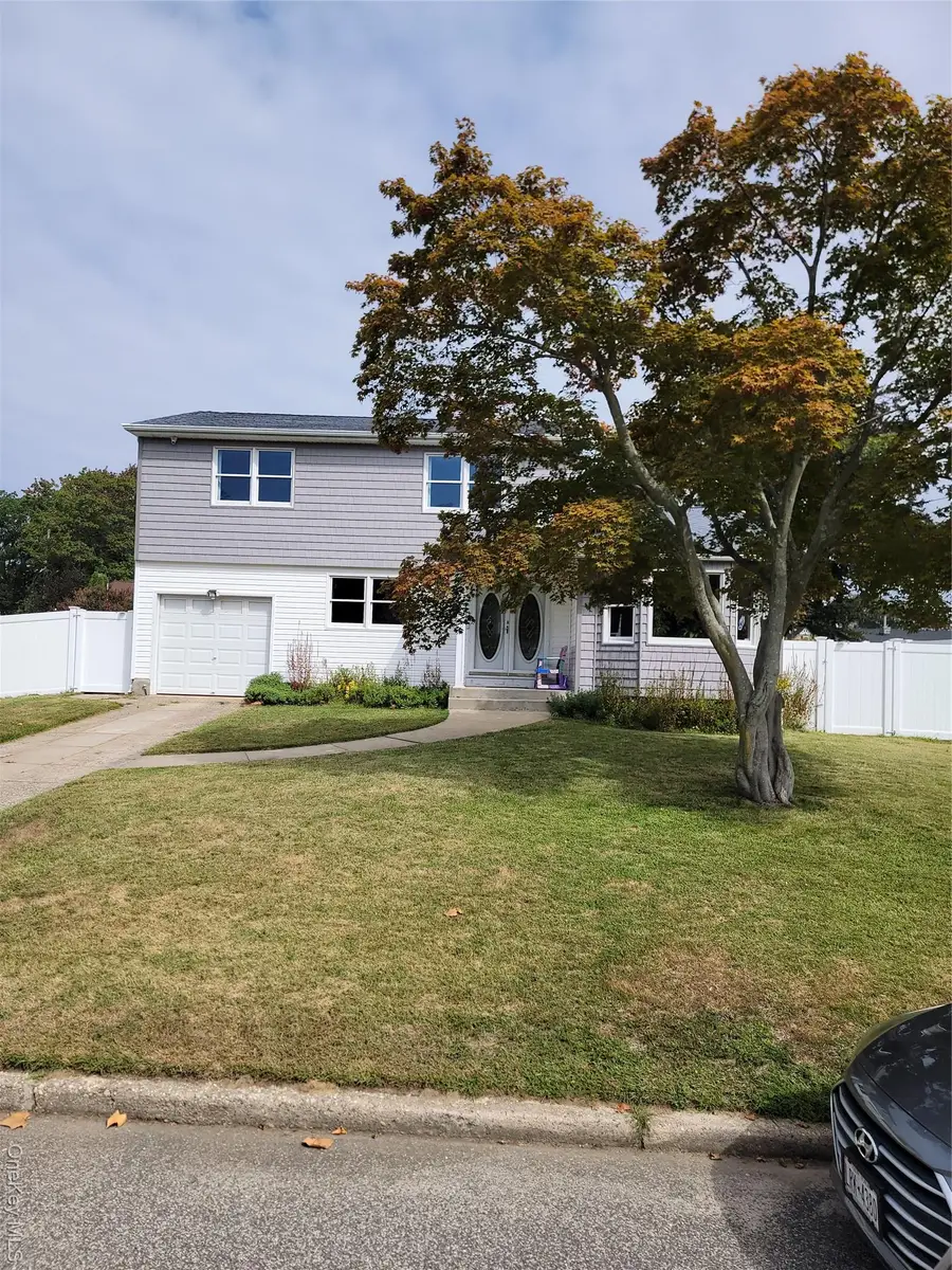 7 Deville Drive, Selden, NY 11784 - Image #2