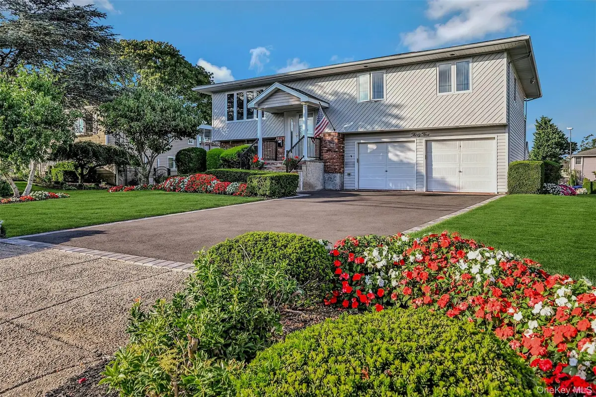 35 Manta Court, Oakdale, NY 11769 - Image #1