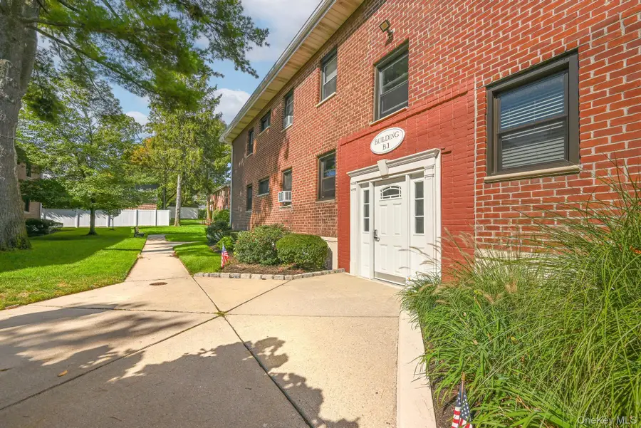 5 Adelaide Street #B1 D2, Floral Park, NY 11001 - Image #2