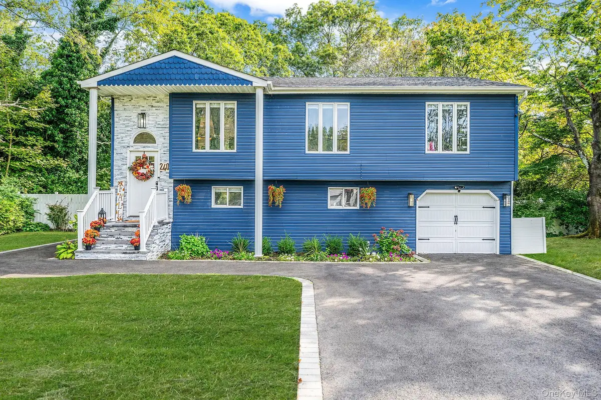 240 Babylon Street, Islip Terrace, NY 11752 - Image #1