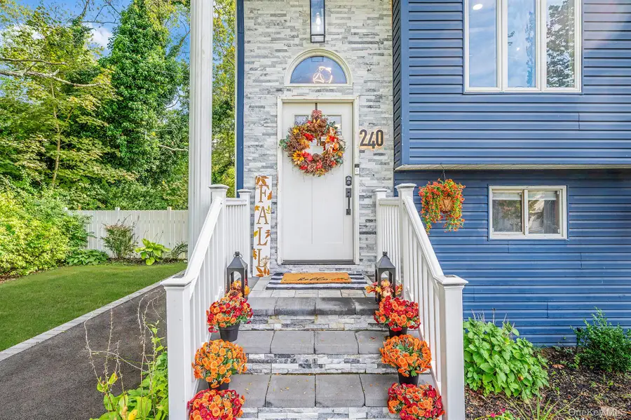 240 Babylon Street, Islip Terrace, NY 11752 - Image #2