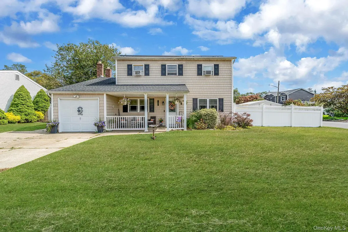 3 Knollwood Court, Holbrook, NY 11741 - Image #1