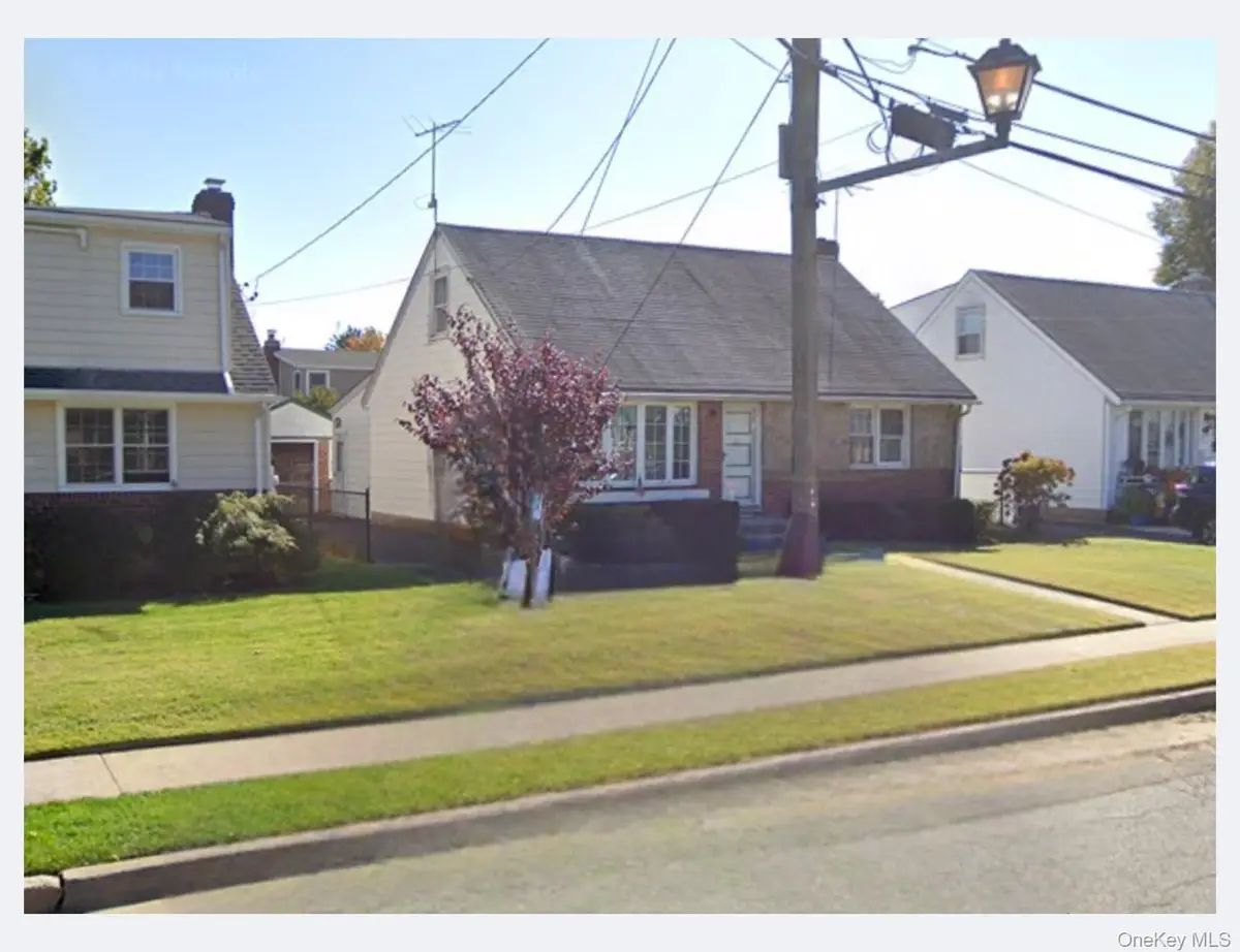 23 Park Circle, Mineola, NY 11501 - Image #1