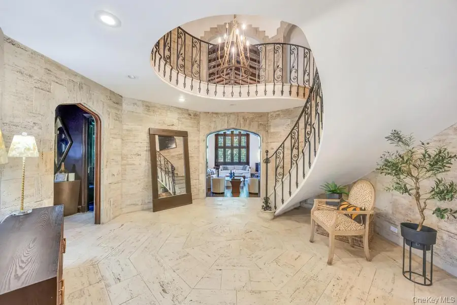 65 Clover Drive, Great Neck, NY 11021 - Image #2