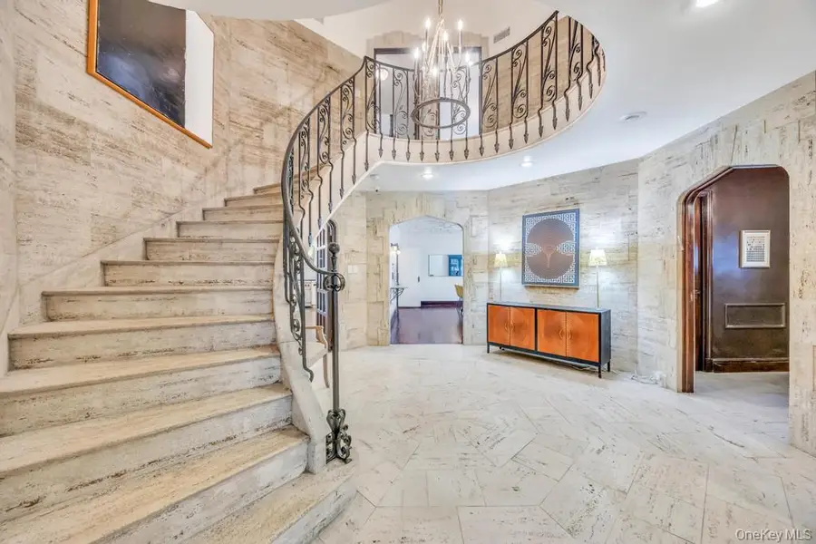 65 Clover Drive, Great Neck, NY 11021 - Image #3