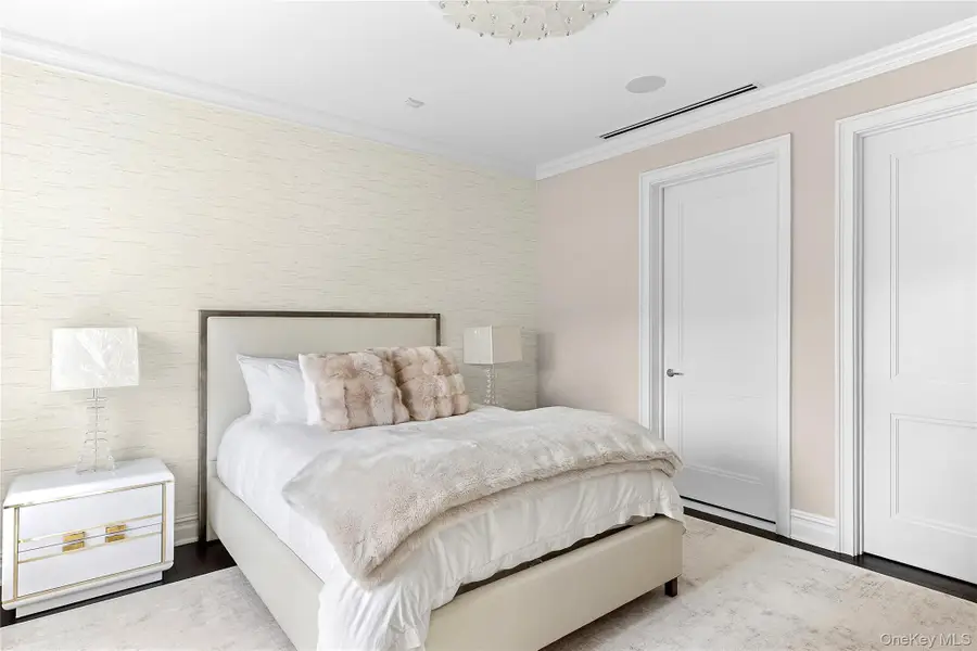 6000 Royal Court #6012, North Hills, NY 11040 - Image #3