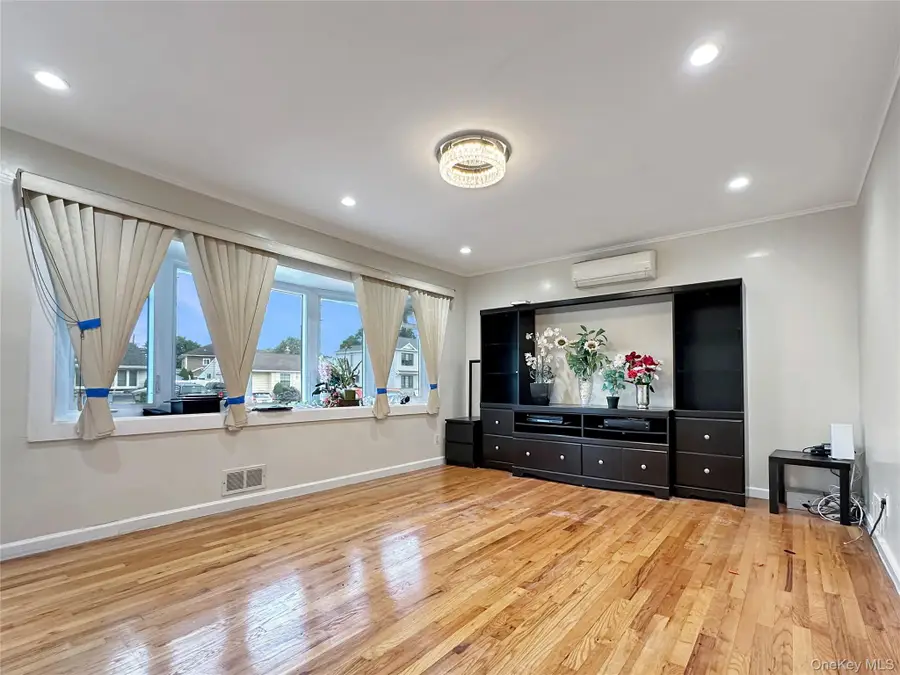 245 Dartmouth Drive, Hicksville, NY 11801 - Image #2