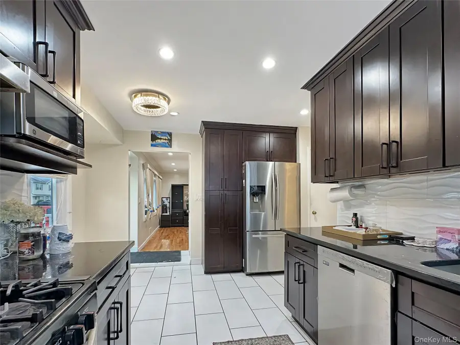 245 Dartmouth Drive, Hicksville, NY 11801 - Image #3