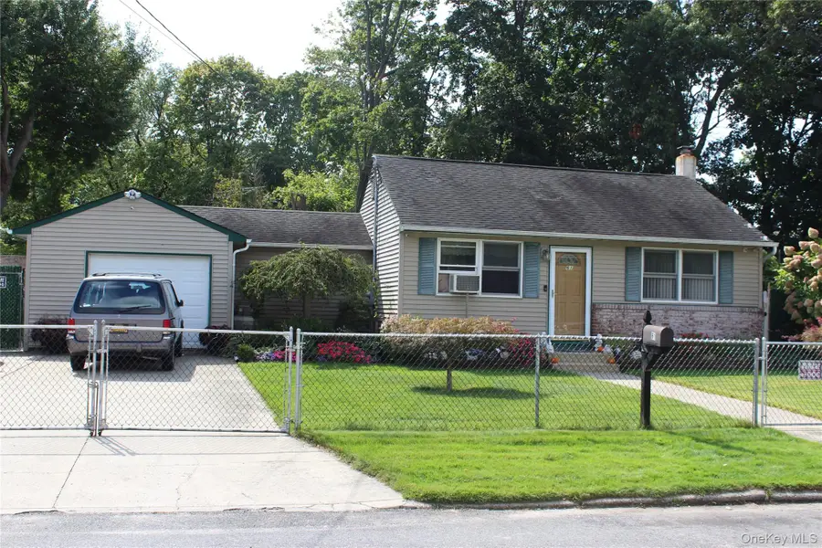 61 Saint Peters Drive, Brentwood, NY 11717 - Image #2