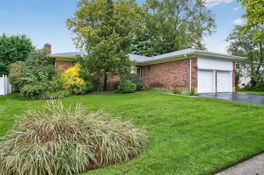 32 Rockland Drive, Jericho, NY 11753 - Image #2