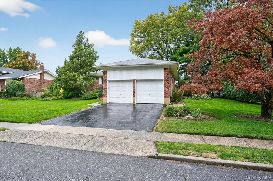 32 Rockland Drive, Jericho, NY 11753 - Image #3