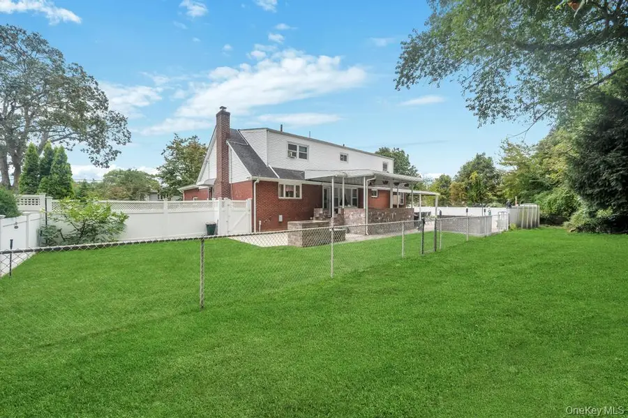 267 N Poplar Street, Massapequa, NY 11758 - Image #2