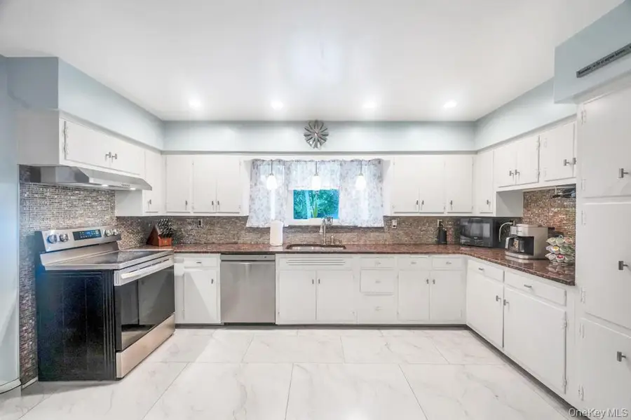 267 N Poplar Street, Massapequa, NY 11758 - Image #3