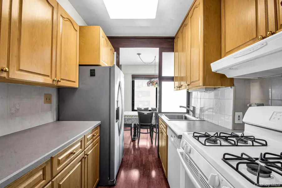 33-43 14 Street #14D, Astoria, NY 11106 - Image #2