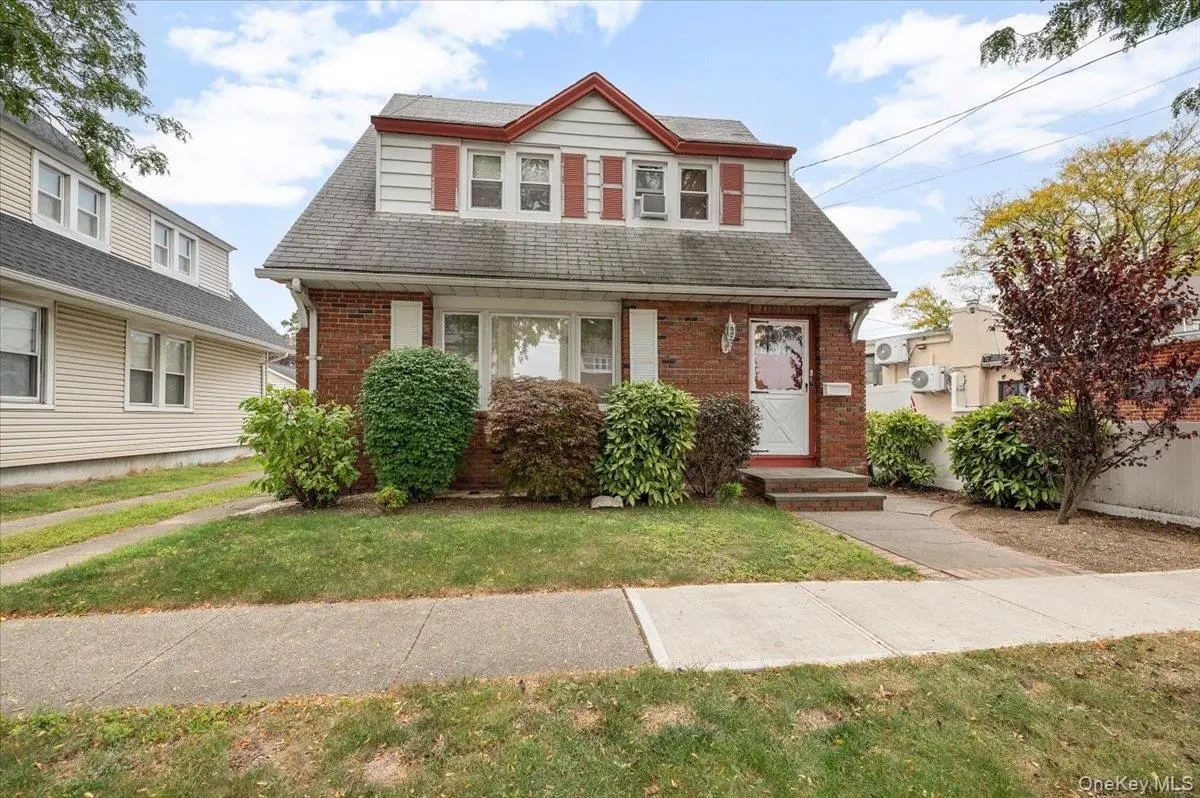 11 Park Avenue, Williston Park, NY 11596 - #1