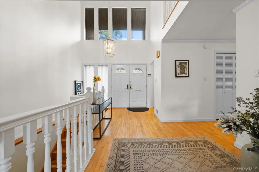 38 Windsor Gate Drive, North Hills, NY 11040 - Image #2