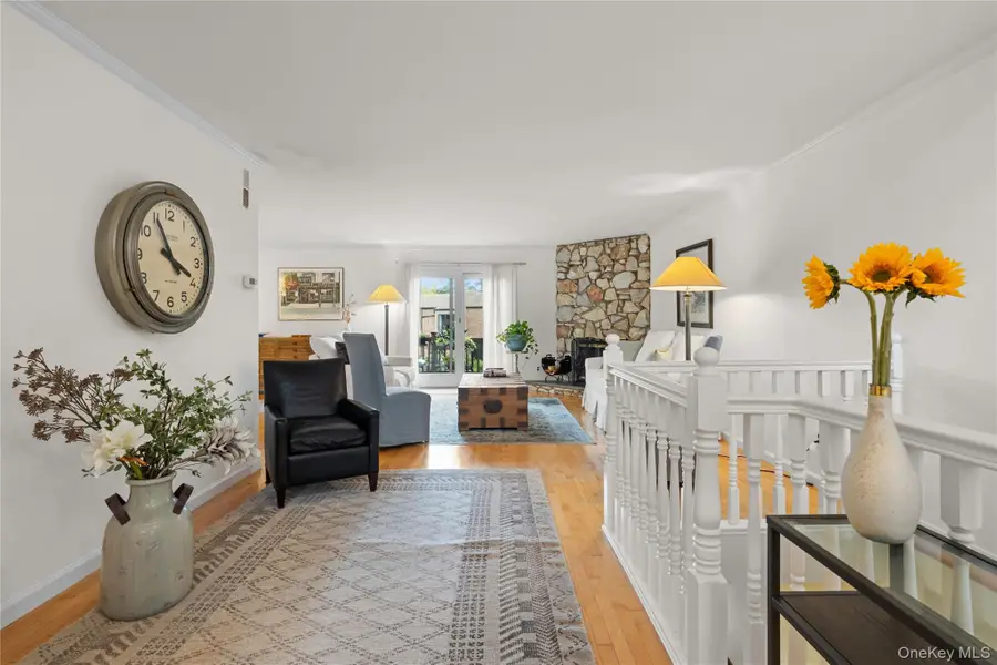 38 Windsor Gate Drive, North Hills, NY 11040 - Image #3