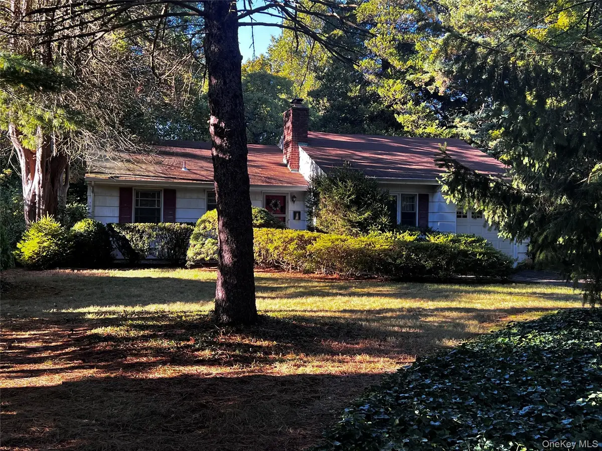 17 Quaker Path, Huntington, NY 11743 - Image #1