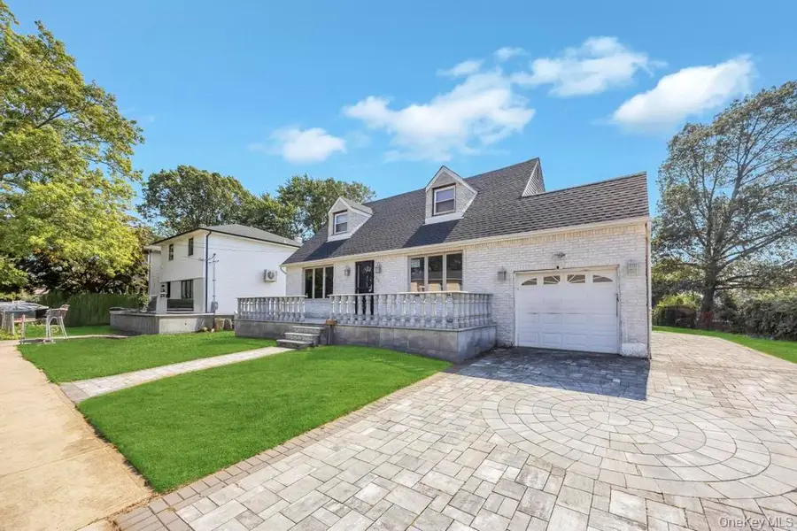 529 Clinton Avenue, Rockville Centre, NY 11570 - Image #2