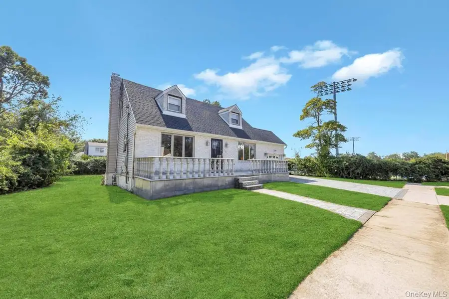 529 Clinton Avenue, Rockville Centre, NY 11570 - Image #3