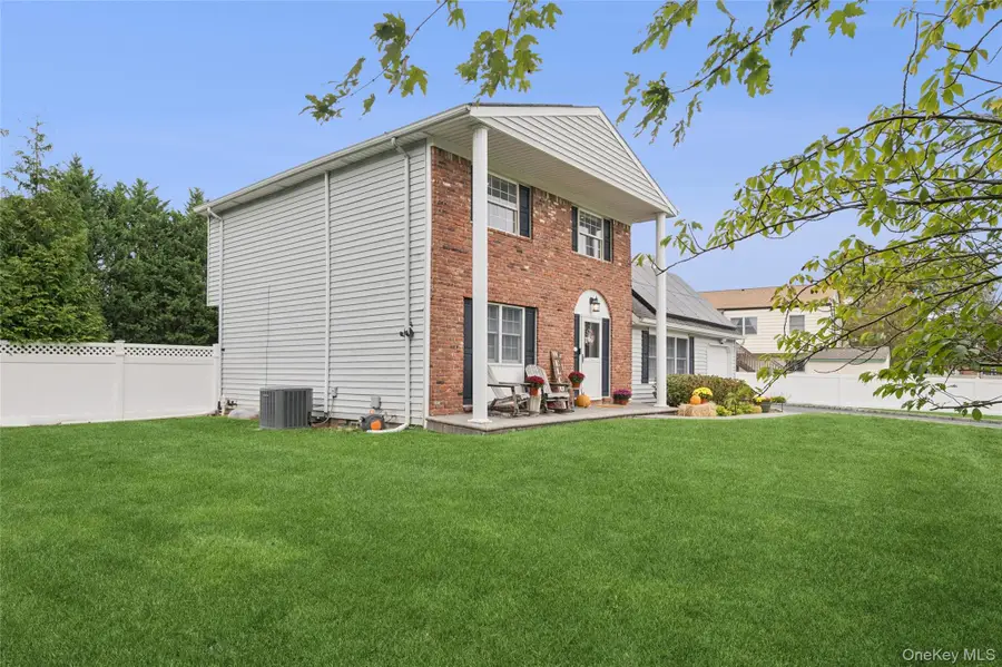 25 Hilltop Drive, Mount Sinai, NY 11766 - Image #3