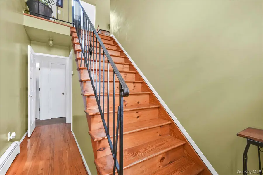 402 Clinton Avenue, Rockville Centre, NY 11570 - Image #3