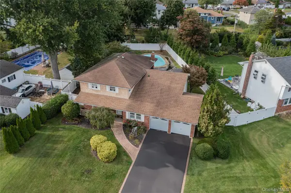 21 E Hill Drive, Smithtown, NY 11787