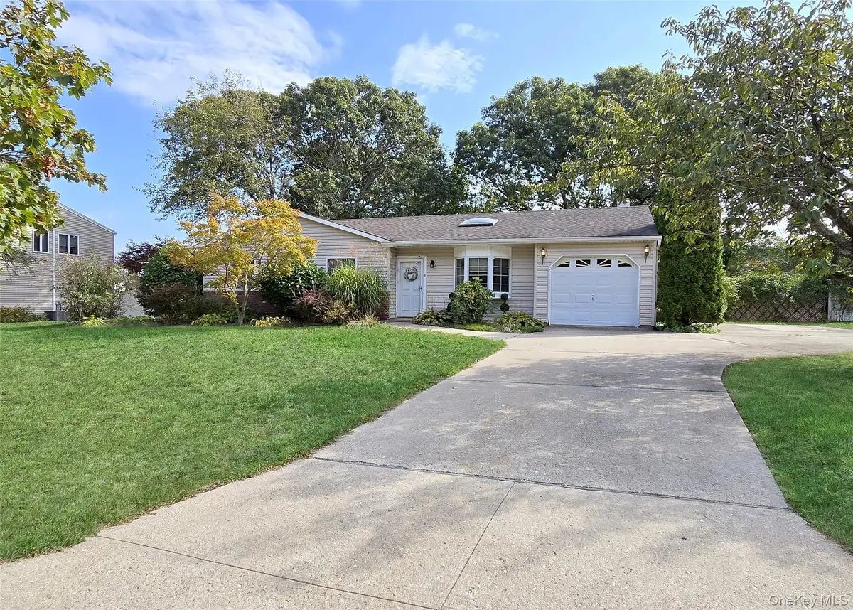 8 Gary Place, Selden, NY 11784 - Image #1