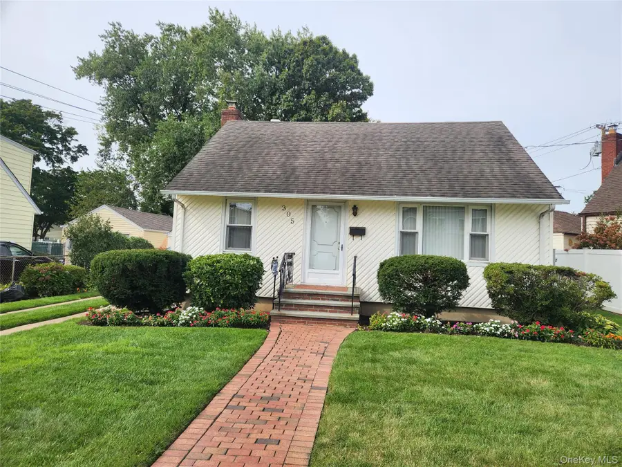 305 Warren Street, Uniondale, NY 11553 - Image #2