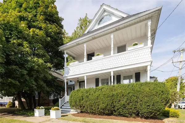 15 Bayside Avenue, Oyster Bay, NY 11771