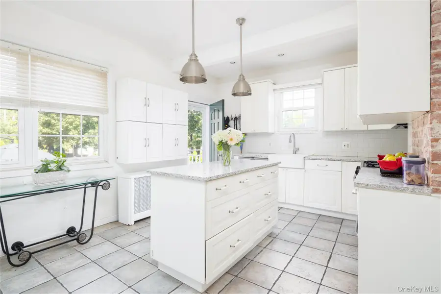 15 Bayside Avenue, Oyster Bay, NY 11771 - Image #3