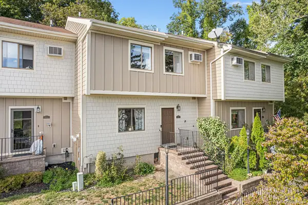 6807 Chelsea Cove N, Hopewell Junction, NY 12533