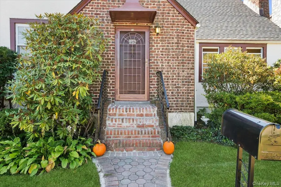 10 Oakland Avenue, Yonkers, NY 10710 - Image #2