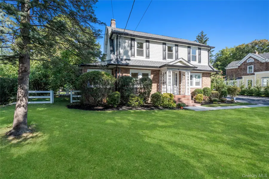 99 Warner Avenue, Roslyn Heights, NY 11577 - Image #3
