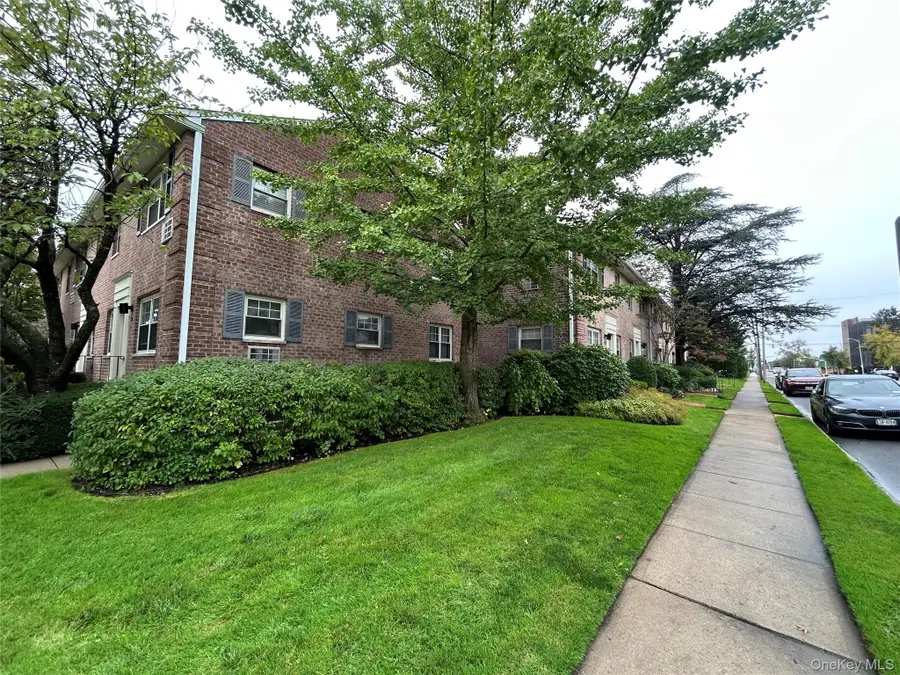 400 Merrick Road #5A, Rockville Centre, NY 11570 - Image #3