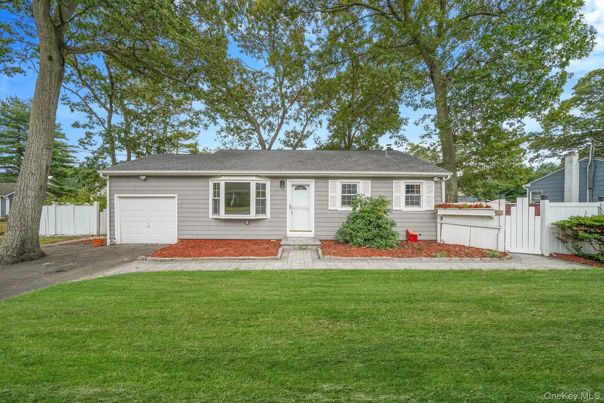 20 Arlington Terrace, Lake Grove, NY 11755 - Image #1